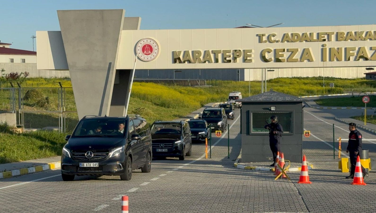 Özgür Özel, Murat Ongun’u ziyaret etti