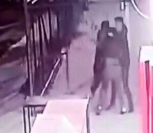 Adana’da Lise Öğrencilerine Bıçaklı Saldırı adanada lise ogrencilerine bicakli saldiri 5VWDLrnC.jpg