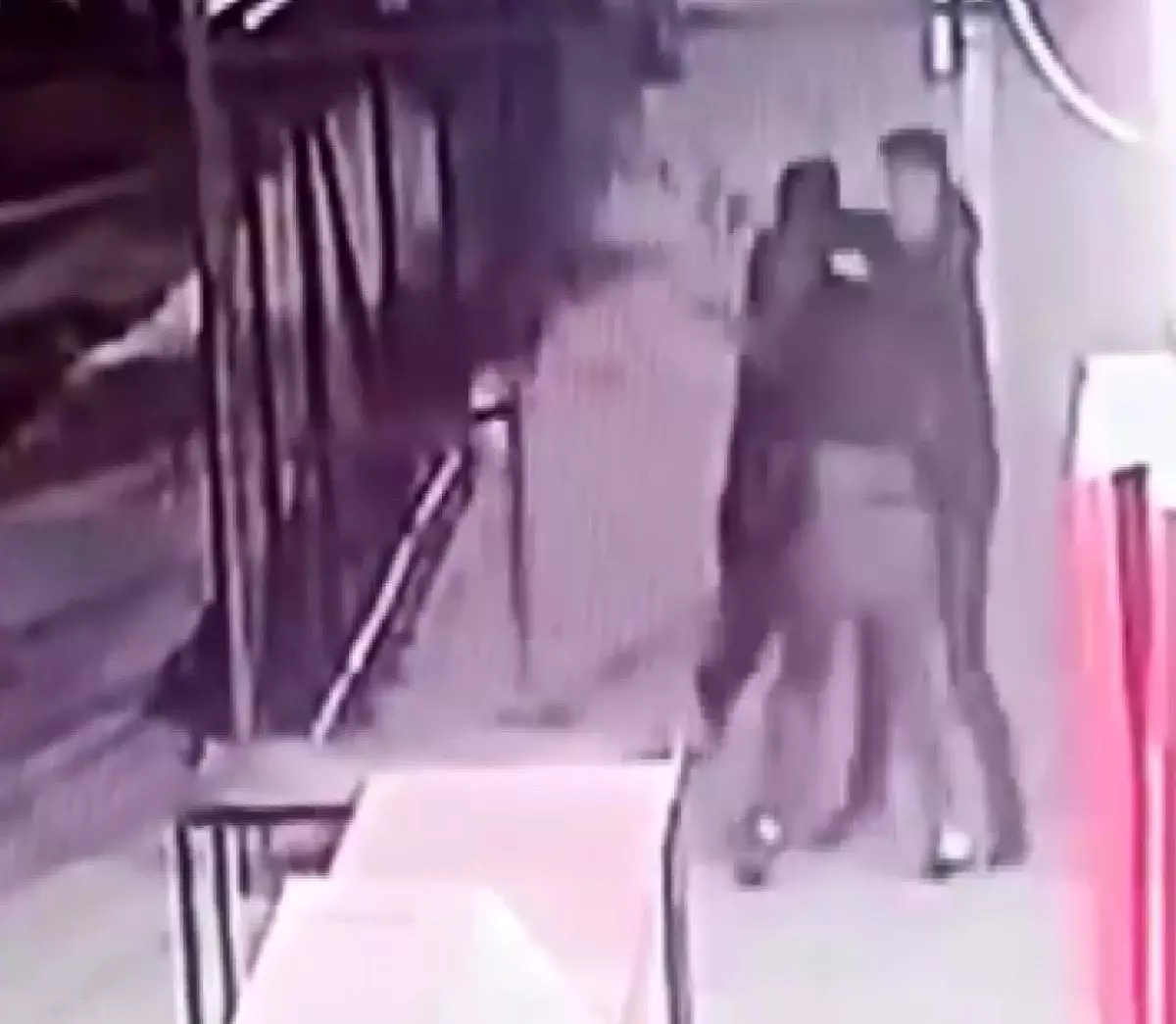 adanada lise ogrencilerine bicakli saldiri 5VWDLrnC.jpg