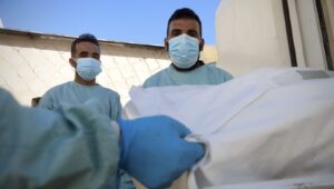 gazzede rehine takasi suruyor israilin teslim ettigi cenazelerdeiskence izleri WkL9vIYF.jpg