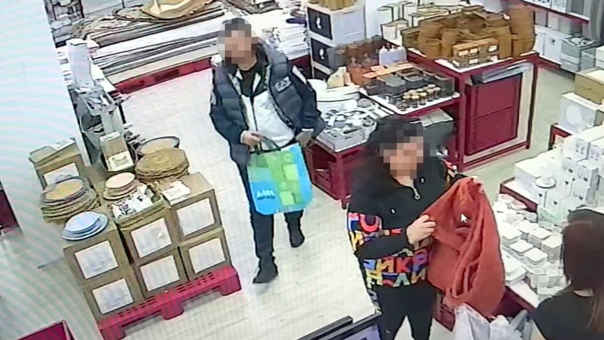 istanbulda bir magazadaki telefon hirsizligi kamerada H7mOduO9.jpg