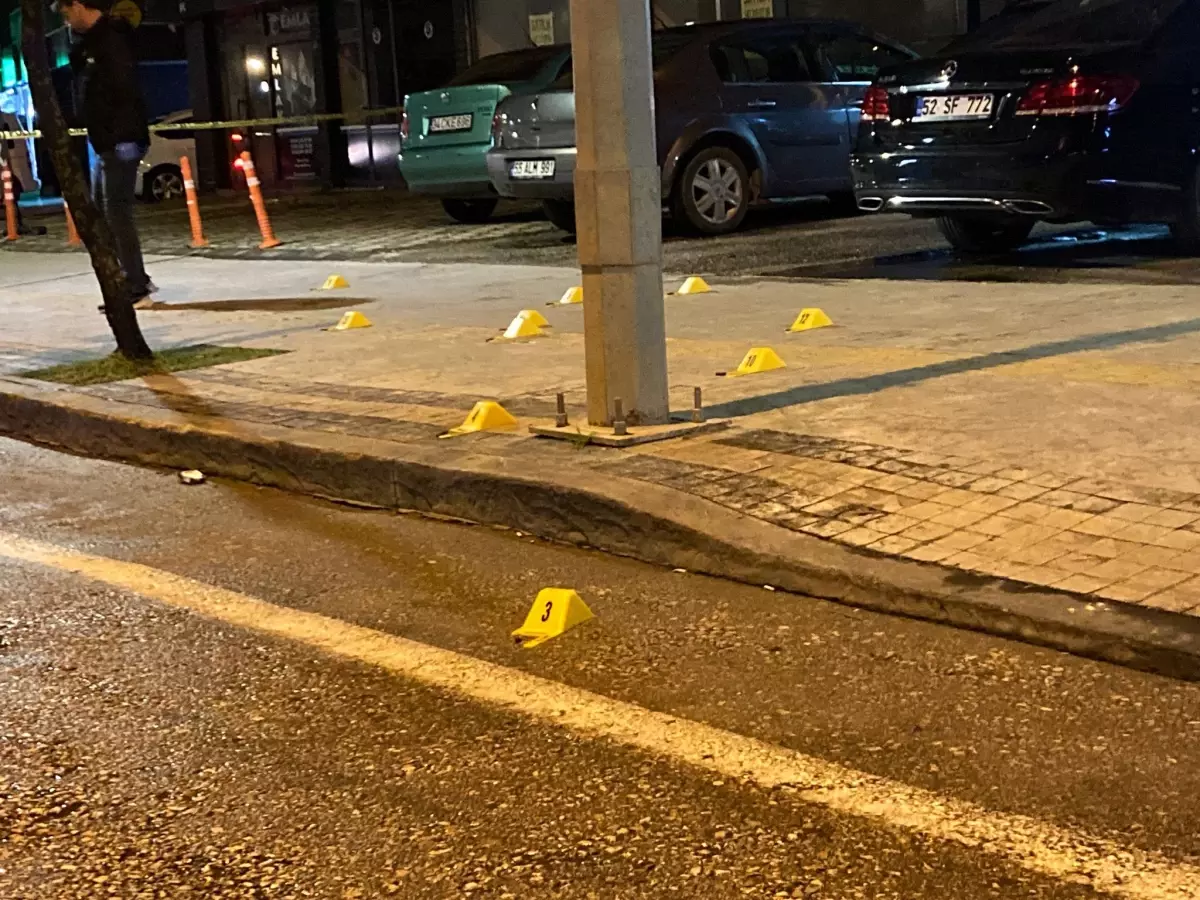 unyede oto galeriye silahli saldiri Z8sqNlnC.jpg