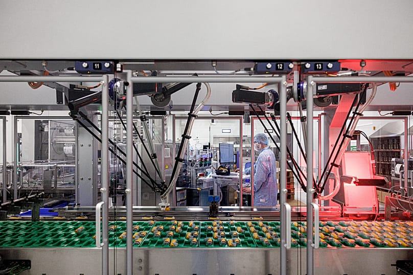 Yeni AstraZeneca inhalerleri, şirketin Fransa'nın Dunkirk kentindeki tesisinde üretiliyor.